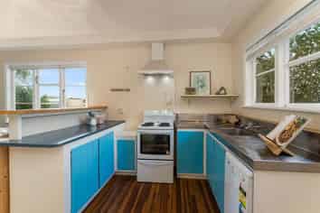 35 Kiharoa Street, Otaki Beach