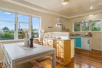 35 Kiharoa Street, Otaki Beach