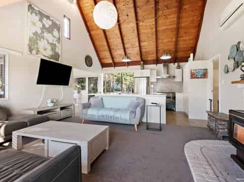 38 Cedar Terrace, Stanmore Bay