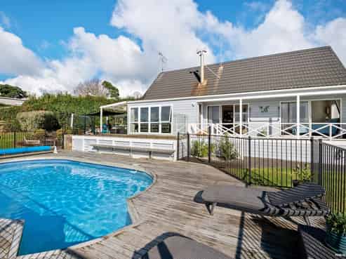 38 Cedar Terrace, Stanmore Bay