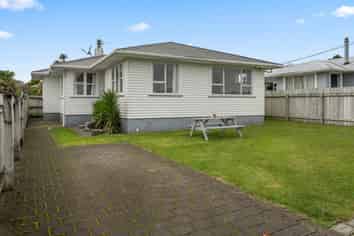 50 Cowling Road, Hurdon