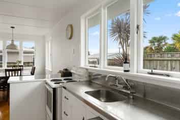 50 Cowling Road, Hurdon