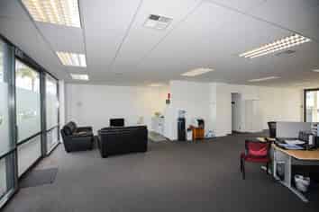 GROUND FLOOR OFFICE/ SHOWROOM