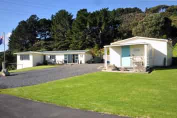 5 & 5a Cobourne Place, Port Waikato