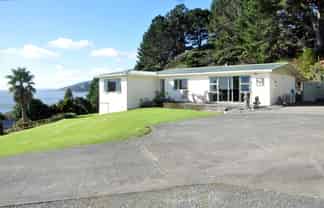 5 & 5a Cobourne Place, Port Waikato