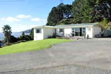 5 & 5a Cobourne Place, Port Waikato