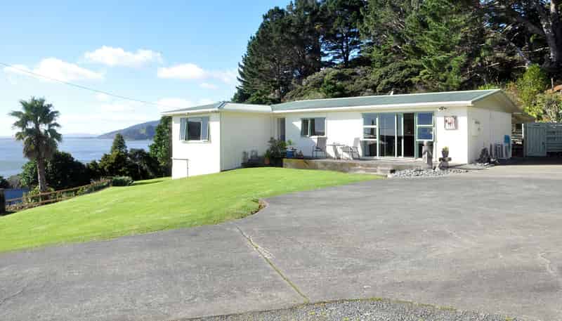 5 & 5a Cobourne Place, Port Waikato