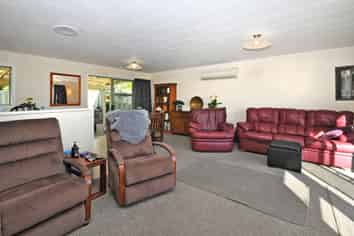 5 & 5a Cobourne Place, Port Waikato