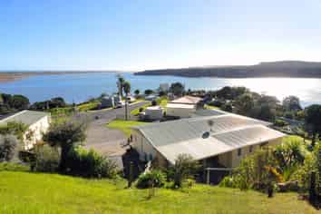 5 & 5a Cobourne Place, Port Waikato