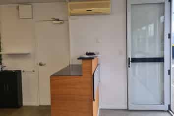 47 m2 Salon - Wrights Road, Addington