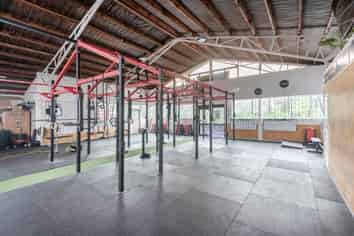 ROAD FRONT WAIRAU INDUSTRIAL + MOTORWAY EXPOSURE