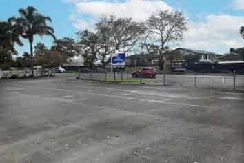 ROADSIDE RETAIL WITH AMPLE PARKING