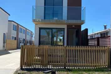 1 Sylvan Crescent, Te Atatu South