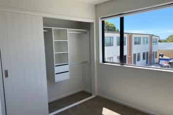 1 Sylvan Crescent, Te Atatu South