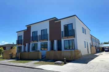 1 Sylvan Crescent, Te Atatu South