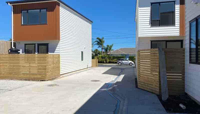 1 Sylvan Crescent, Te Atatu South