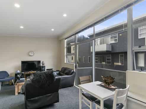 Retiring Tradie Cashing Up