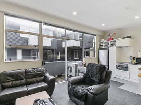 Retiring Tradie Cashing Up