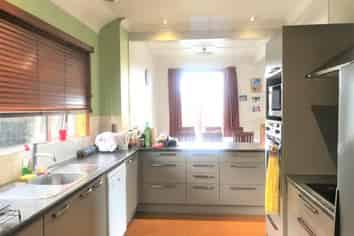 R2/423 Queens Drive, Windsor