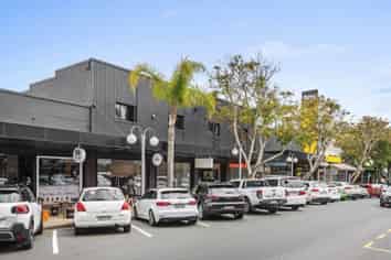 PRIME POSITION - HURSTMERE RETAIL