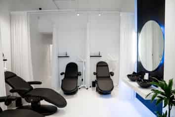 PRIME POSITION - HURSTMERE RETAIL