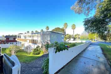 16 Simkin Avenue, Saint Johns