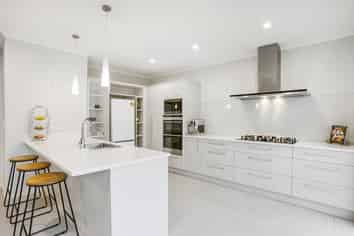 6 Andalusian Way, Karaka