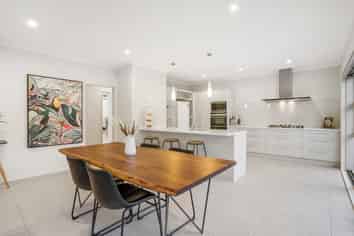 6 Andalusian Way, Karaka