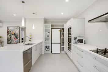 6 Andalusian Way, Karaka