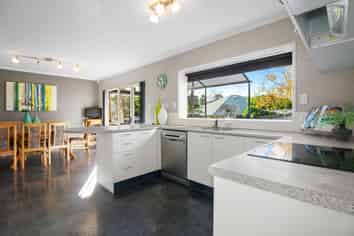 38 Millington Drive, Botany Downs