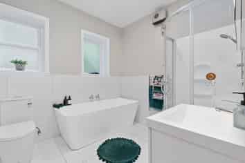 13 Wavell Street, Karori