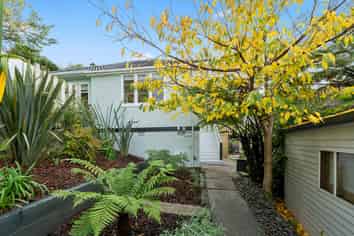 13 Wavell Street, Karori