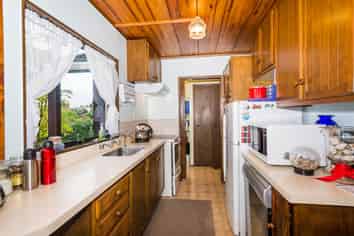 8 Branston Avenue, Browns Bay