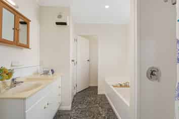 61 Park Avenue, Waikanae