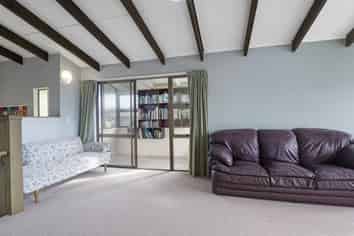 9 Yates Street, Otaki Beach