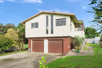 9 Yates Street, Otaki Beach