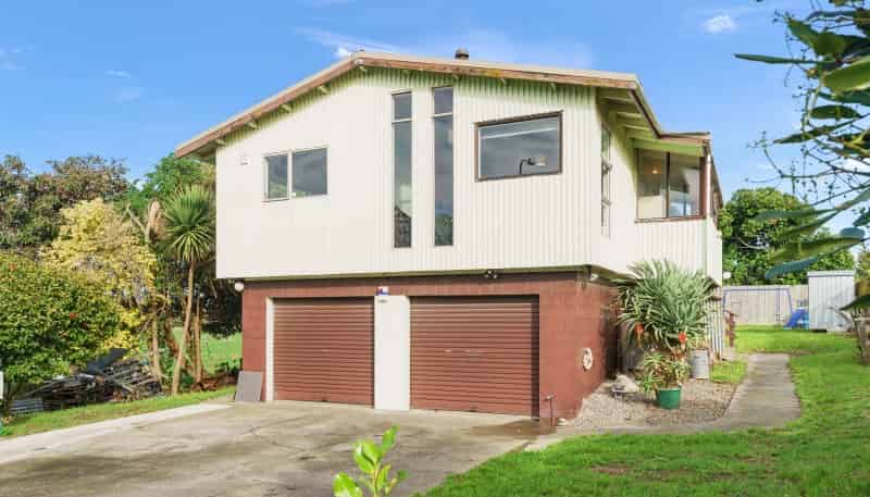 9 Yates Street, Otaki Beach