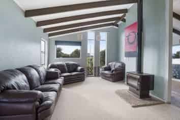 9 Yates Street, Otaki Beach