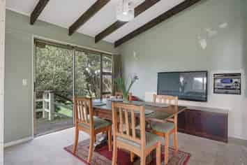 9 Yates Street, Otaki Beach