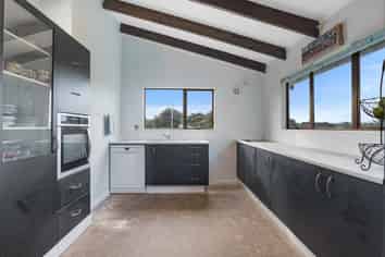 9 Yates Street, Otaki Beach