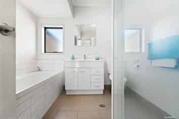 27/172 McLeod Road, Te Atatu South