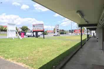 RETAIL SHOP ON MAIN ARTERIAL ROAD