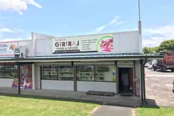 RETAIL SHOP ON MAIN ARTERIAL ROAD