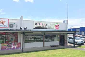 RETAIL SHOP ON MAIN ARTERIAL ROAD
