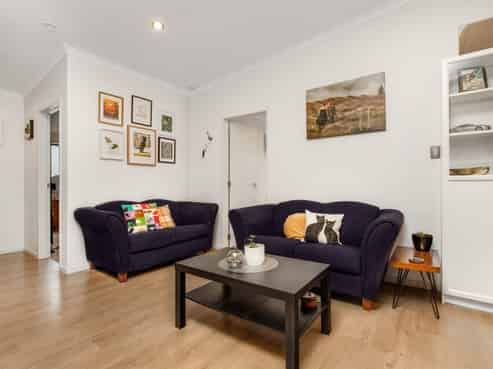 2B/14a Clevedon Road, Papakura