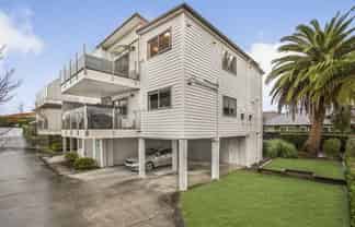 2B/14a Clevedon Road, Papakura