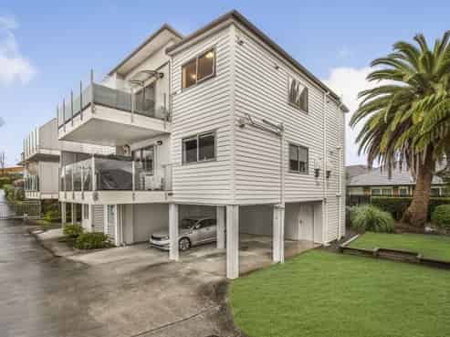 2B/14a Clevedon Road, Papakura