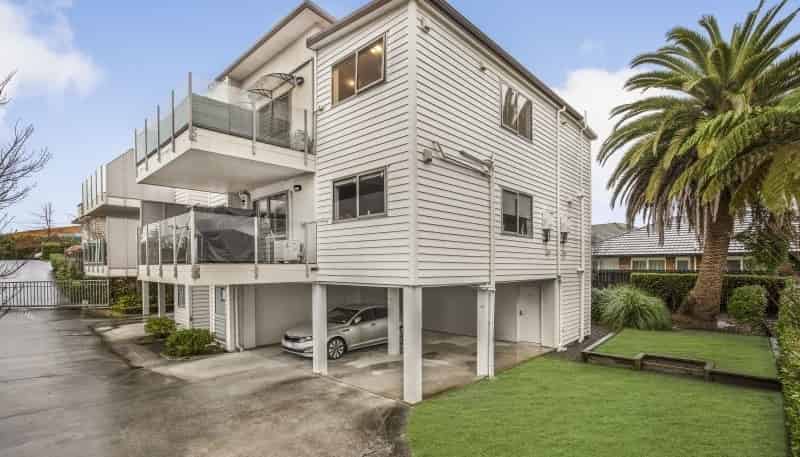 2B/14a Clevedon Road, Papakura