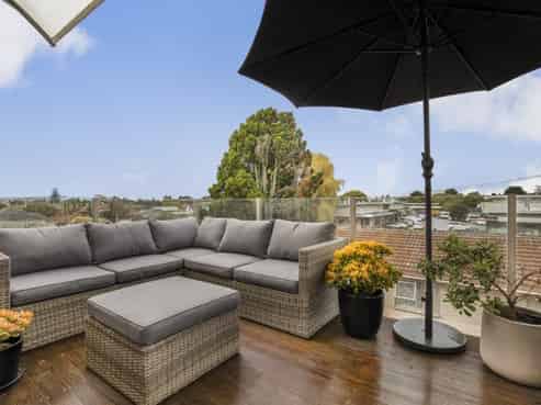 2B/14a Clevedon Road, Papakura