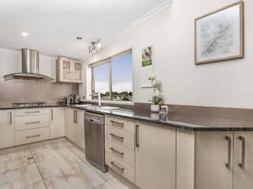 2B/14a Clevedon Road, Papakura